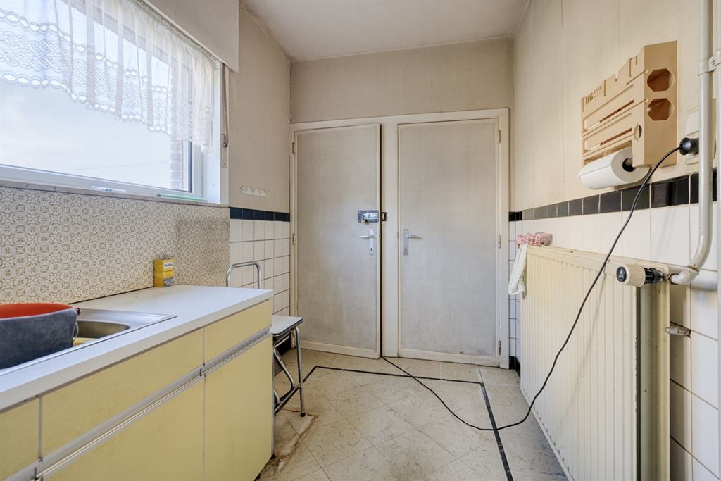 Knappe, te renoveren, woning op een gunstige locatie te Aarschot!  foto 8