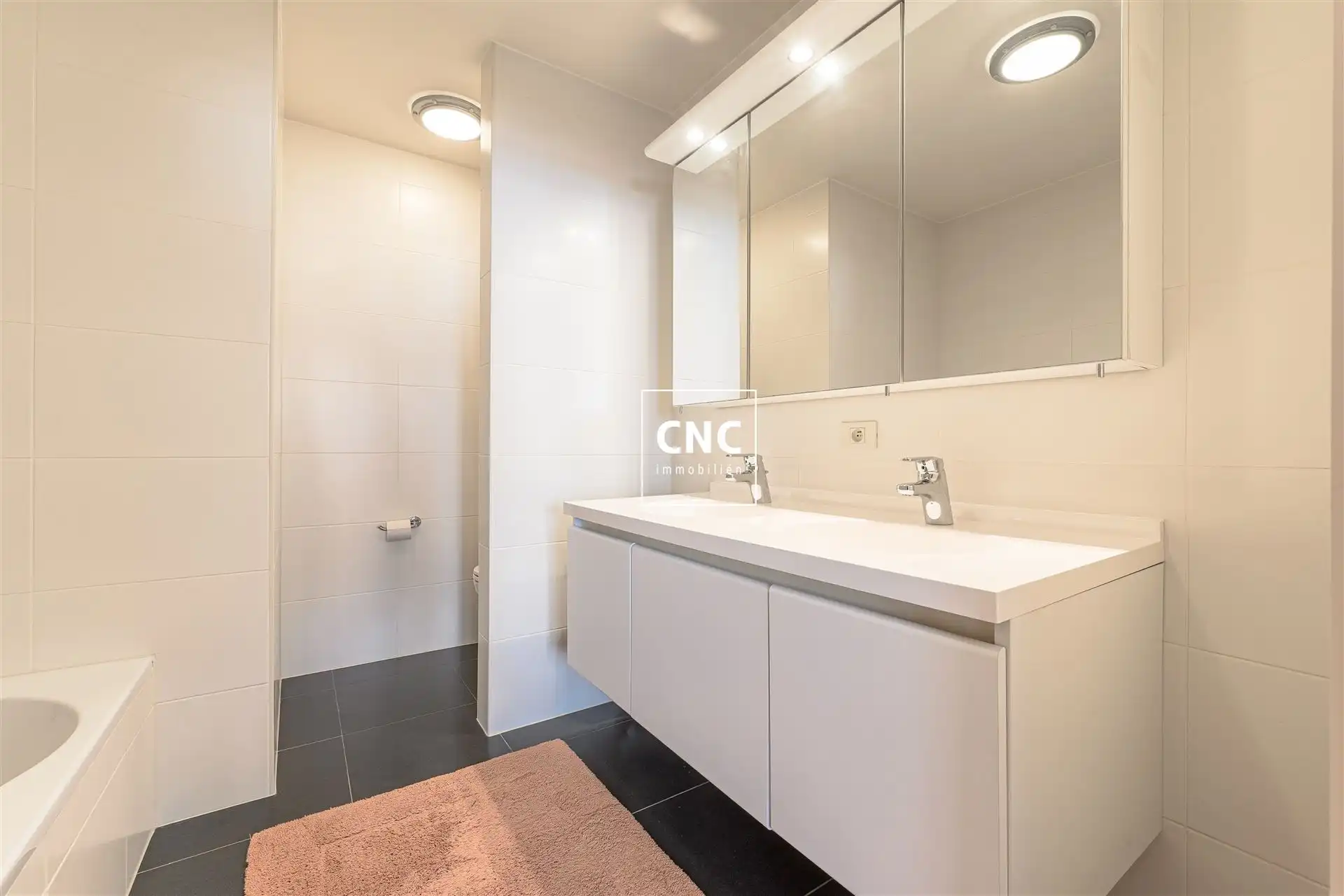 Ruim appartement met drie slaapkamers nabij de Lippenslaan foto 15