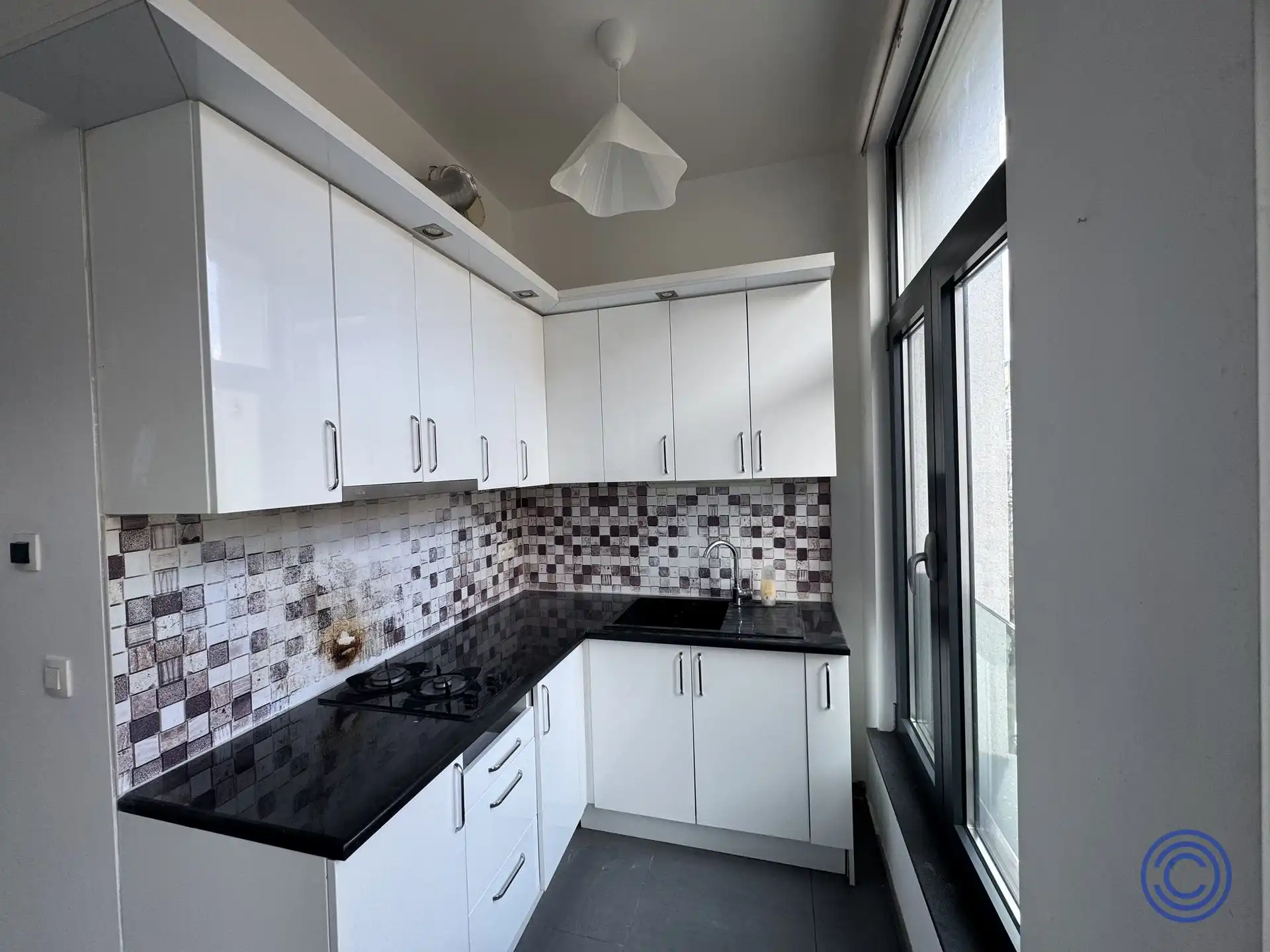 Studio met balkon op ideale locatie vlakbij Marnixplein.  foto 6