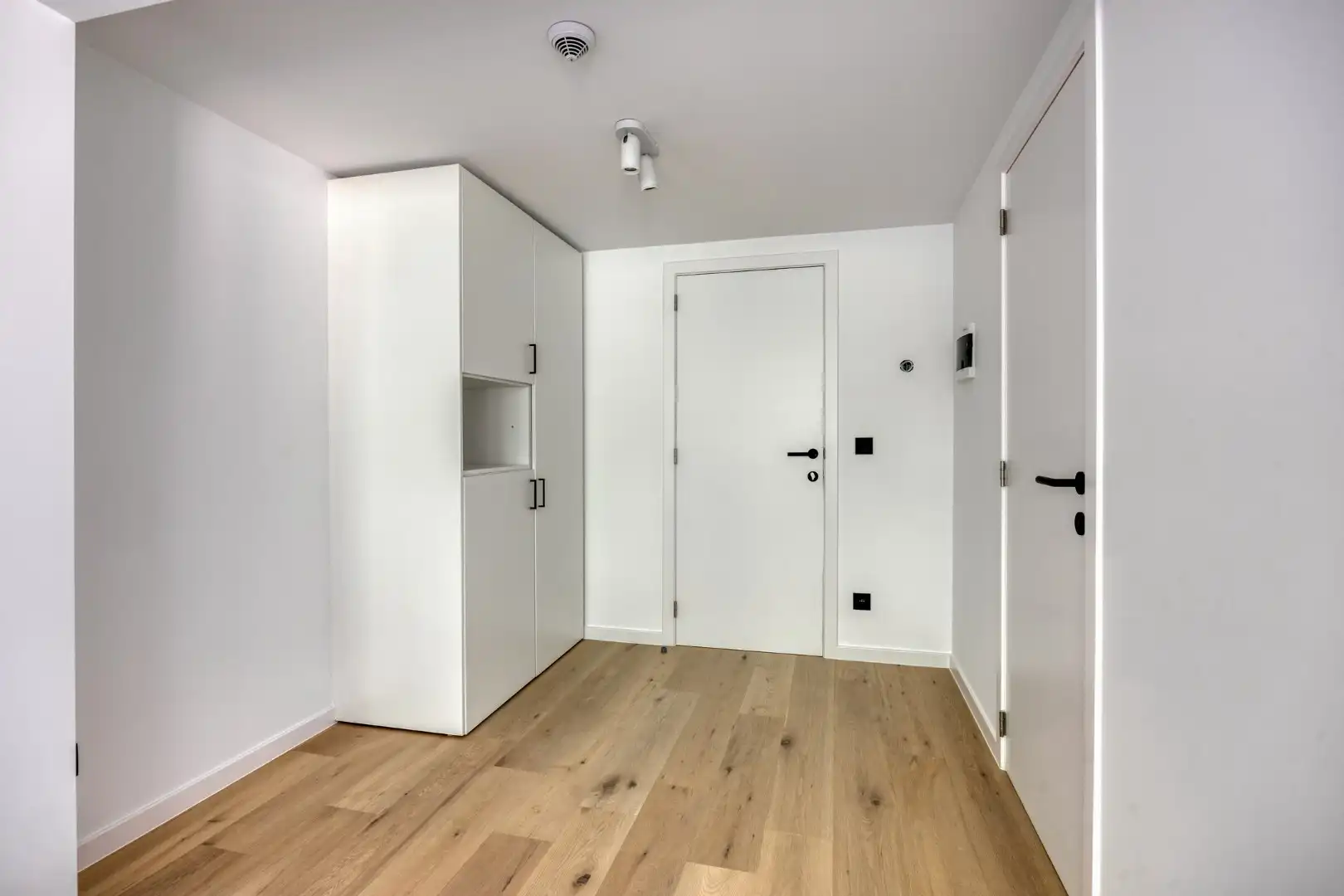 Volledig gerenoveerde studentenkamer in residentie met 15 studentenkamers en een 1slaapkamer appartement in hartje Leuven - EPC label A! foto 4