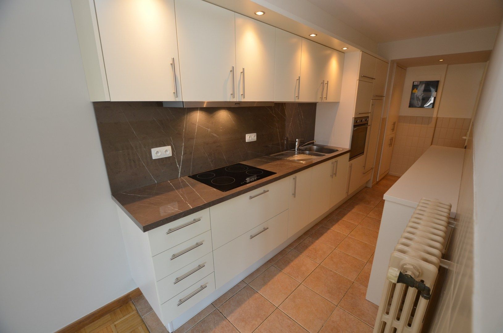 Mooi ruim, gerenoveerd appartement met open zicht foto 3
