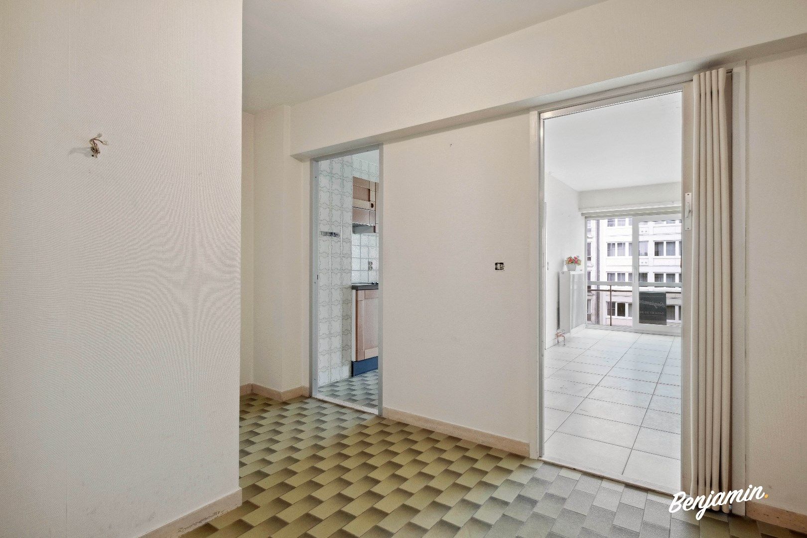 Instapklaar appartement met 2 slaapkamers, balkon en berging op centrale ligging in Oostende foto 6