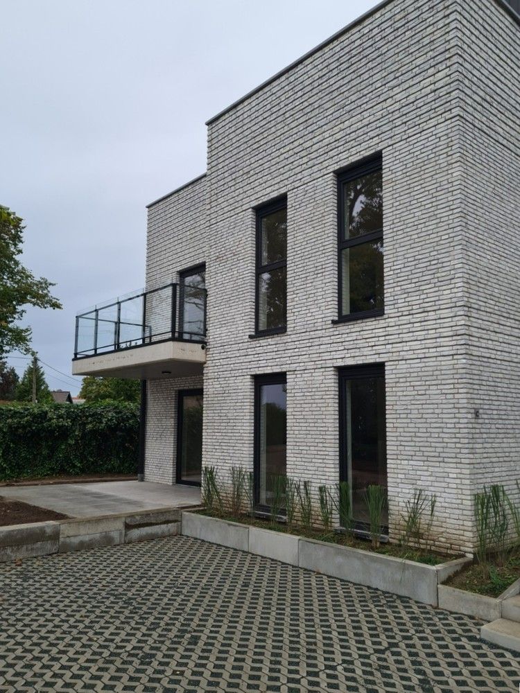 Luxe nieuwbouw 2 slpk appartement met mooi terras te Molenbeersel. foto {{pictureIndex}}