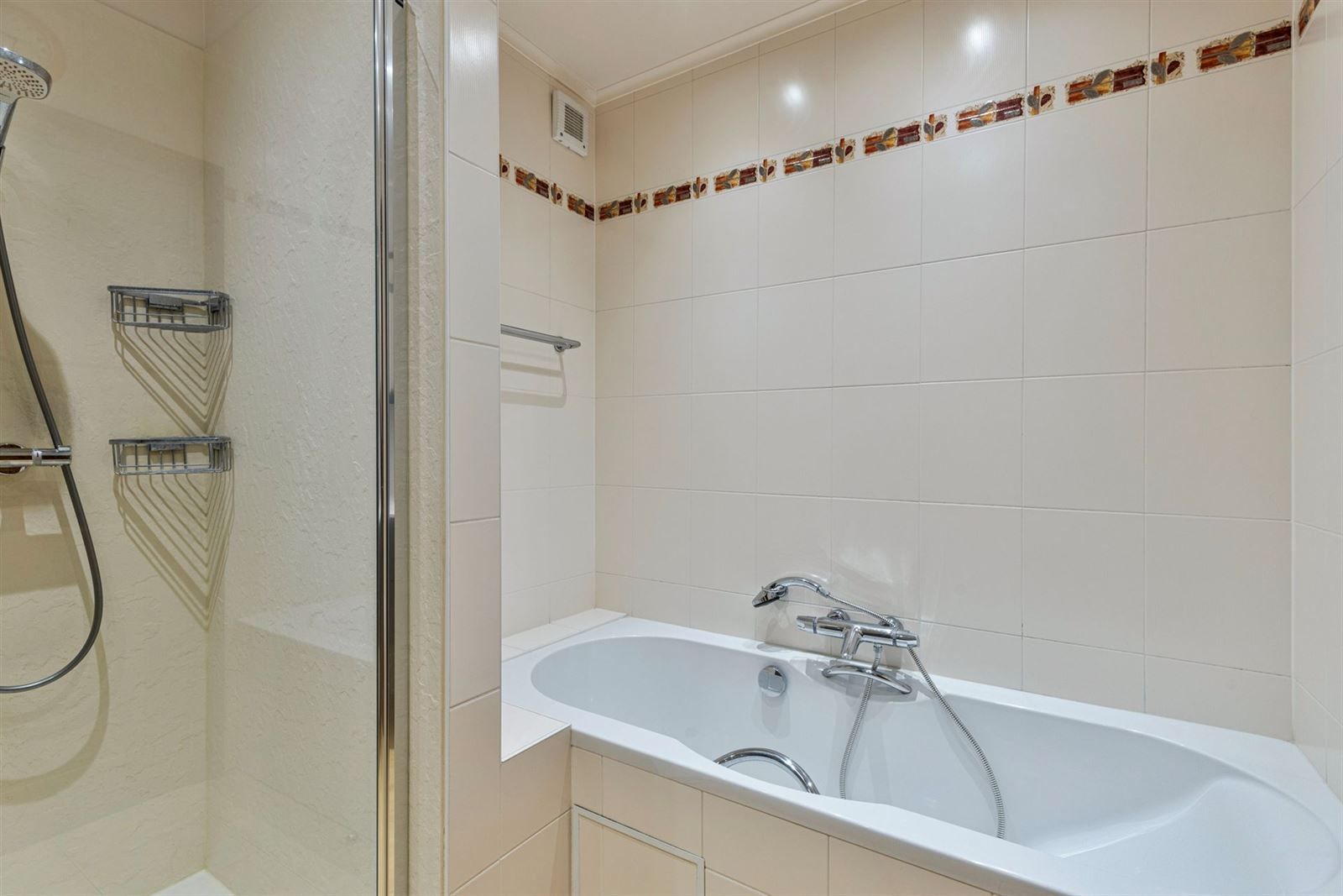 Ruime 3 gevel met 4 slaapkamers foto 18