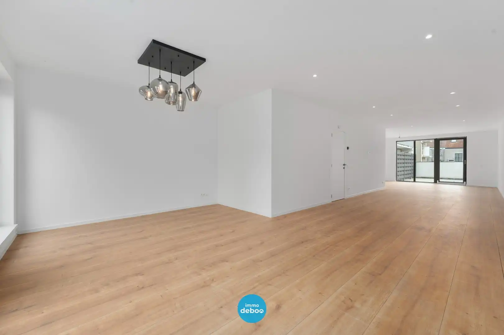 Ruime compleet gerenoveerde bel-etage woning foto 9