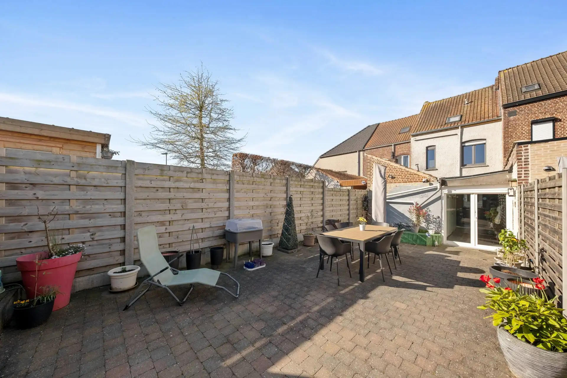 WONING | 3 KAMERS | TUIN | UITWEG MET 2 PARKINGS ACHTERAAN foto 3