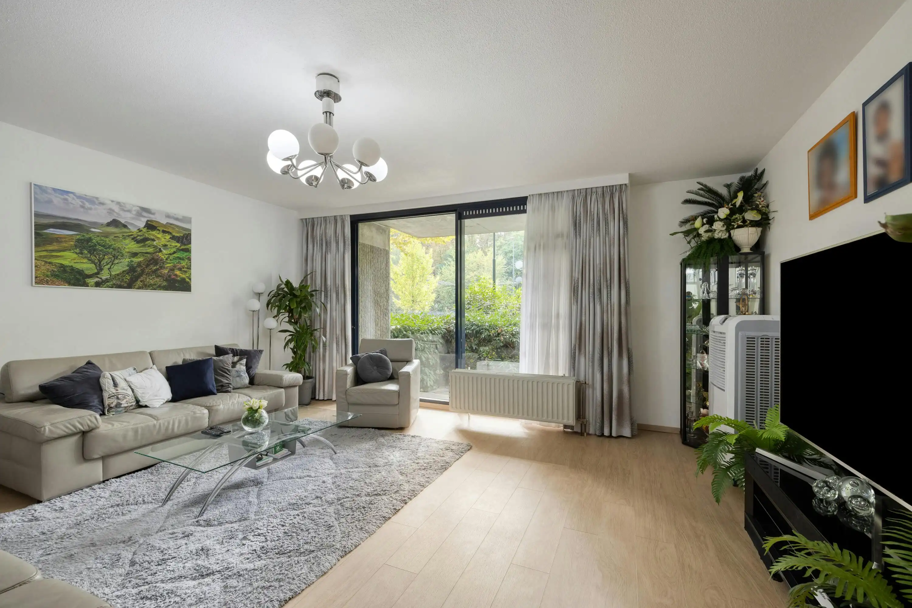 3-slaapkamerappartement met terras en parking in Laken foto 8
