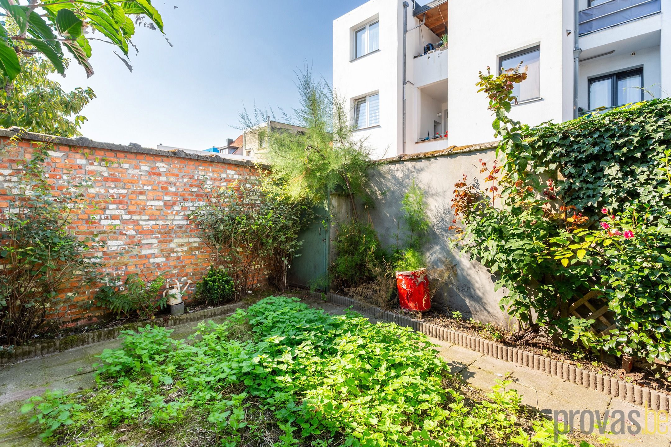 HUIS MET AUTHENTIEKE ELEMENTEN EN STADSTUIN IN WILRIJK foto 13