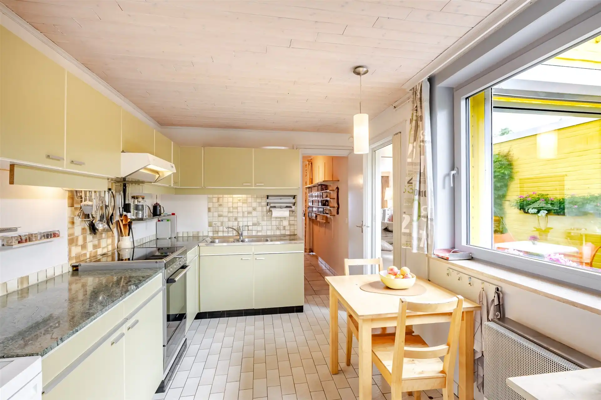 Woning op toplocatie en pracht tuin hartje Merelbeke-Melle foto 10