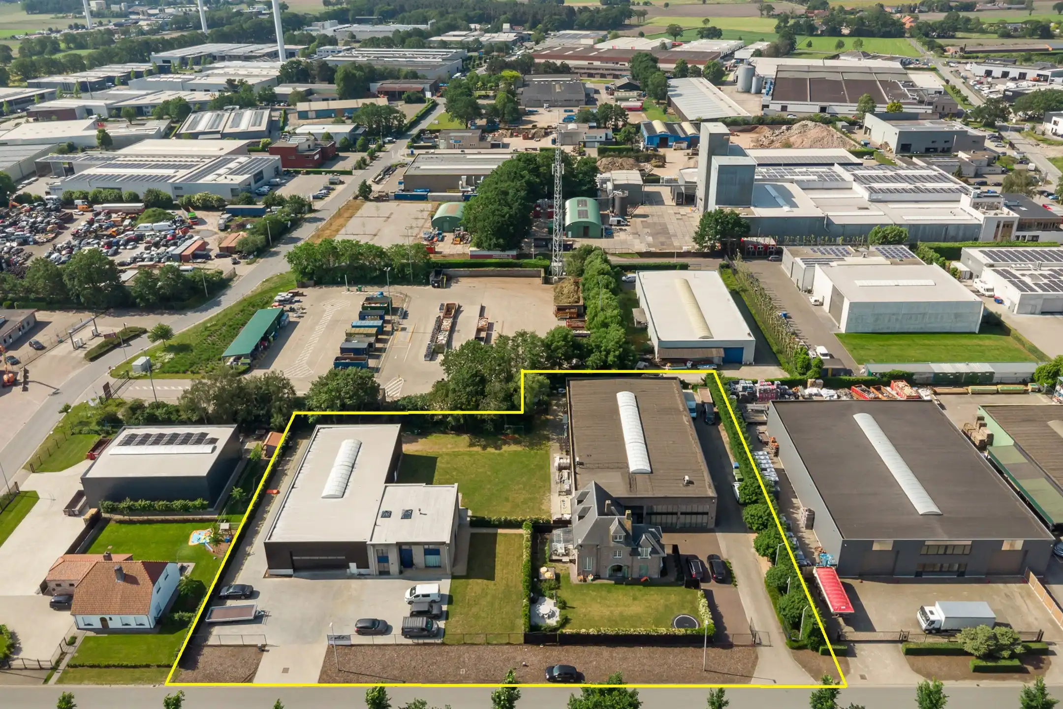 Magazijn met showroom, kantoren en prachtige woning te koop foto 23