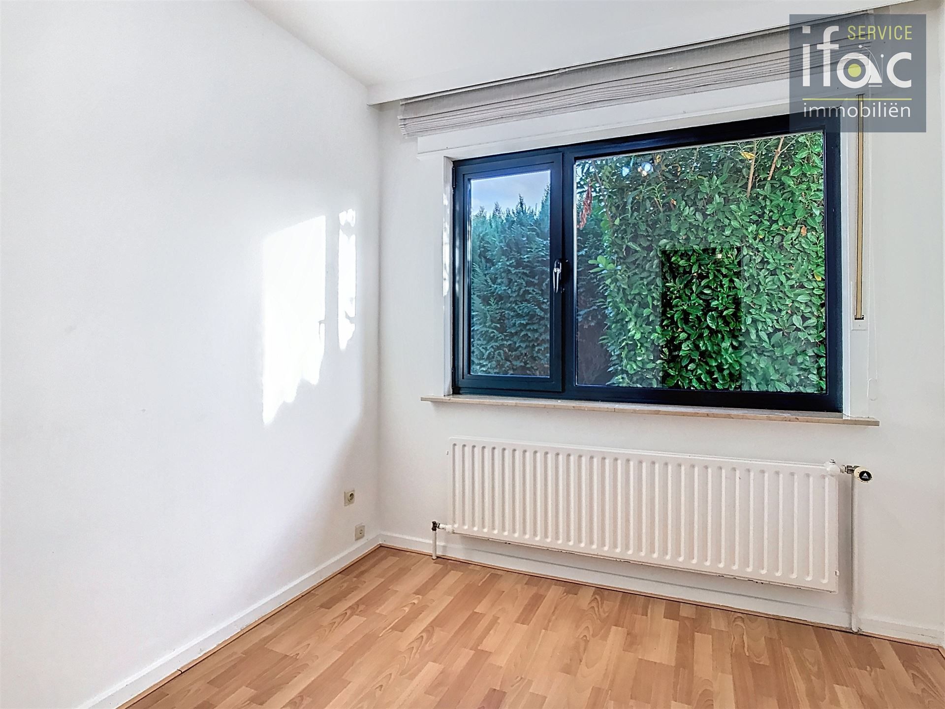 Bungalow met 4 slaapkamers en ruime garage foto 18