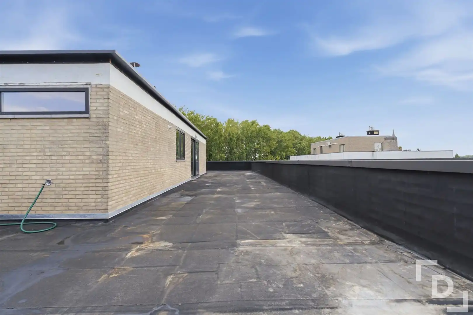 Studio met 2 staanplaatsen te koop met panoramisch zicht en enorm terras. foto 14