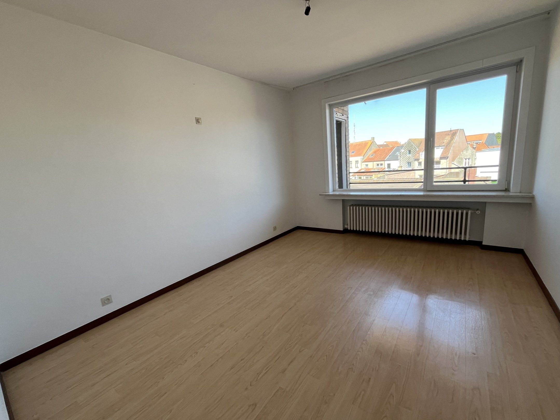 Te renoveren appartement genietend van open zichten, vlakbij het centrum van Knokke. foto 14