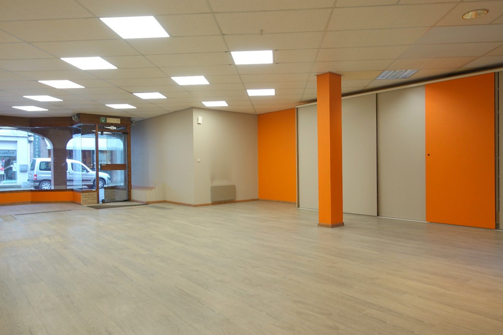 Opbrengsteigendom met 7 appartementen, 2 handelspanden en 7 garageboxen in Gistel foto 4