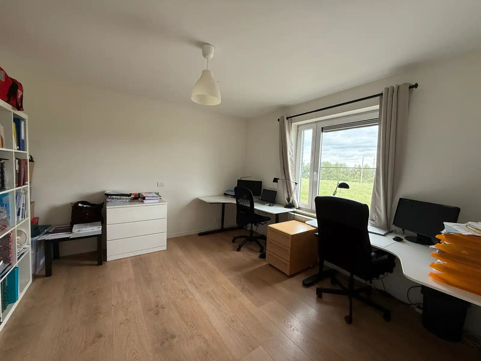 Comfortabele  instapklare woning met drie slaapkamers, tuin en dubbele garage.   foto 11