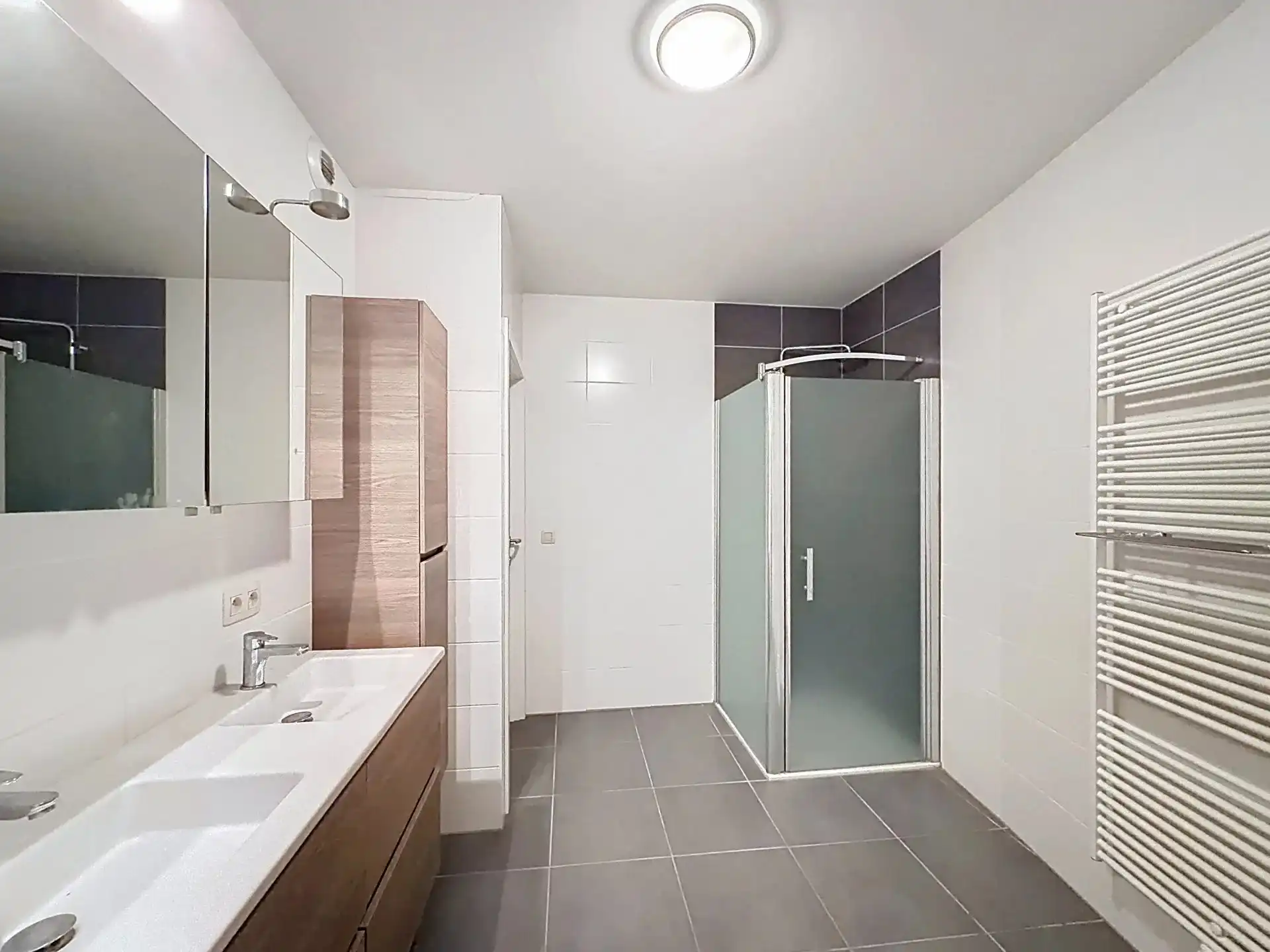 Ruim energiezuinig en verzorgd appartement met 2 slaapkamers en terras. foto 15