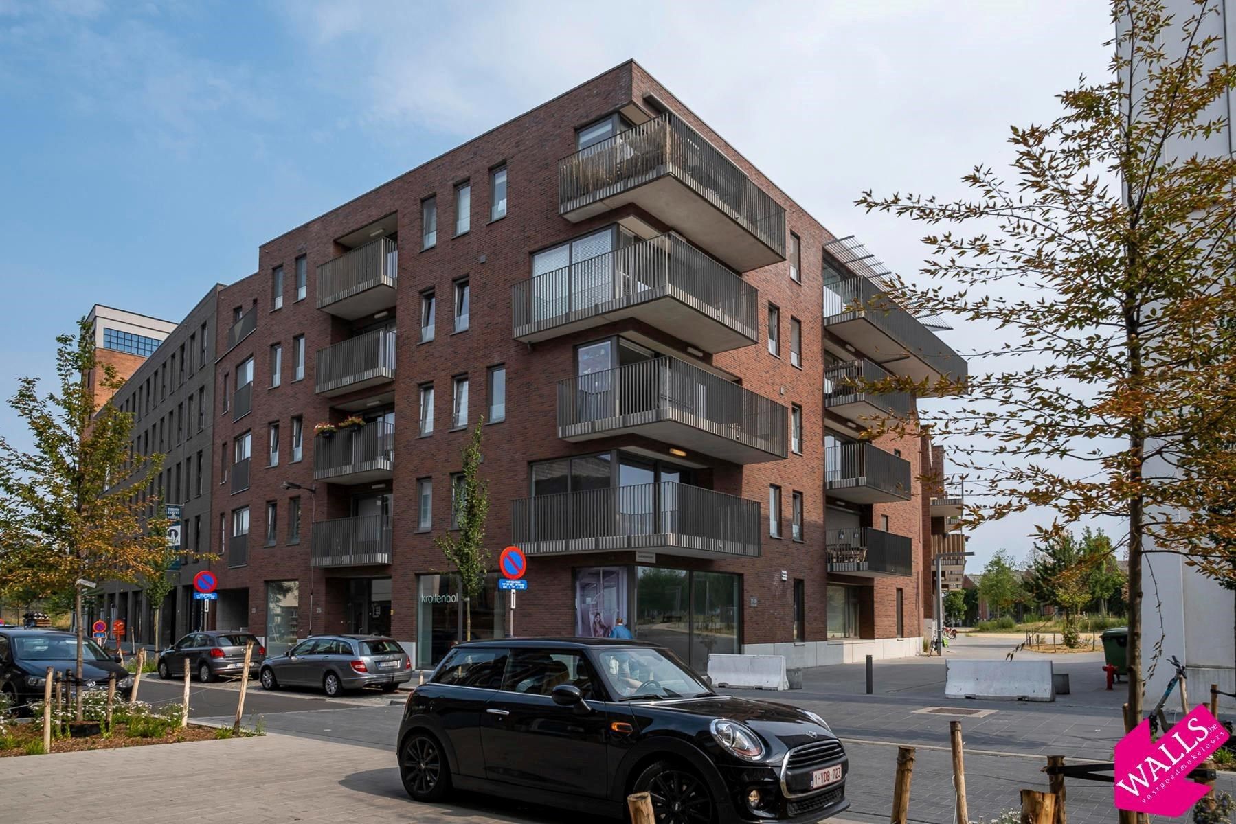 Nieuwbouw appartement met terras en parking, aan park Spoor Noord foto {{pictureIndex}}