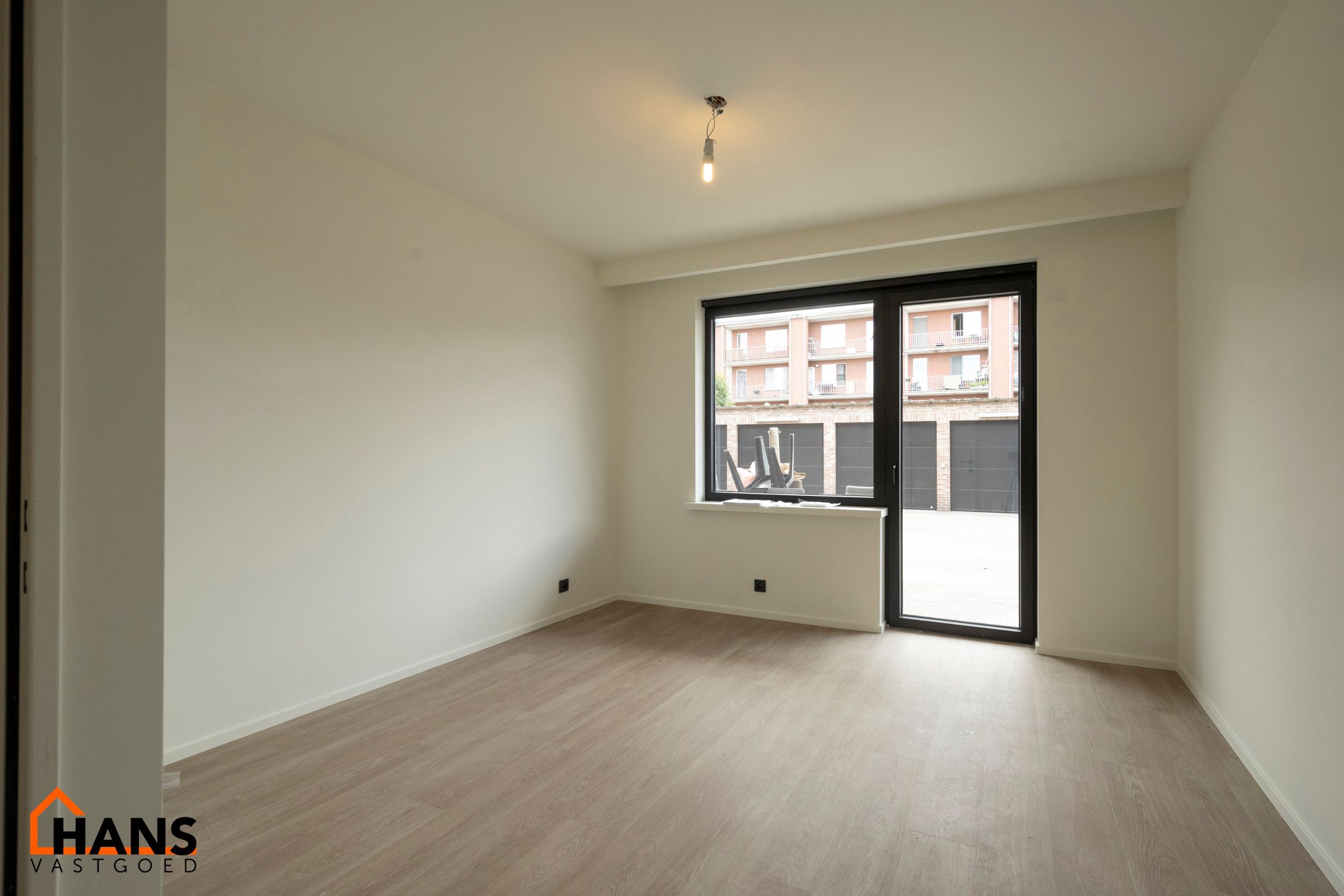 Volledig gerenoveerd gelijkvloers appartement. foto 10
