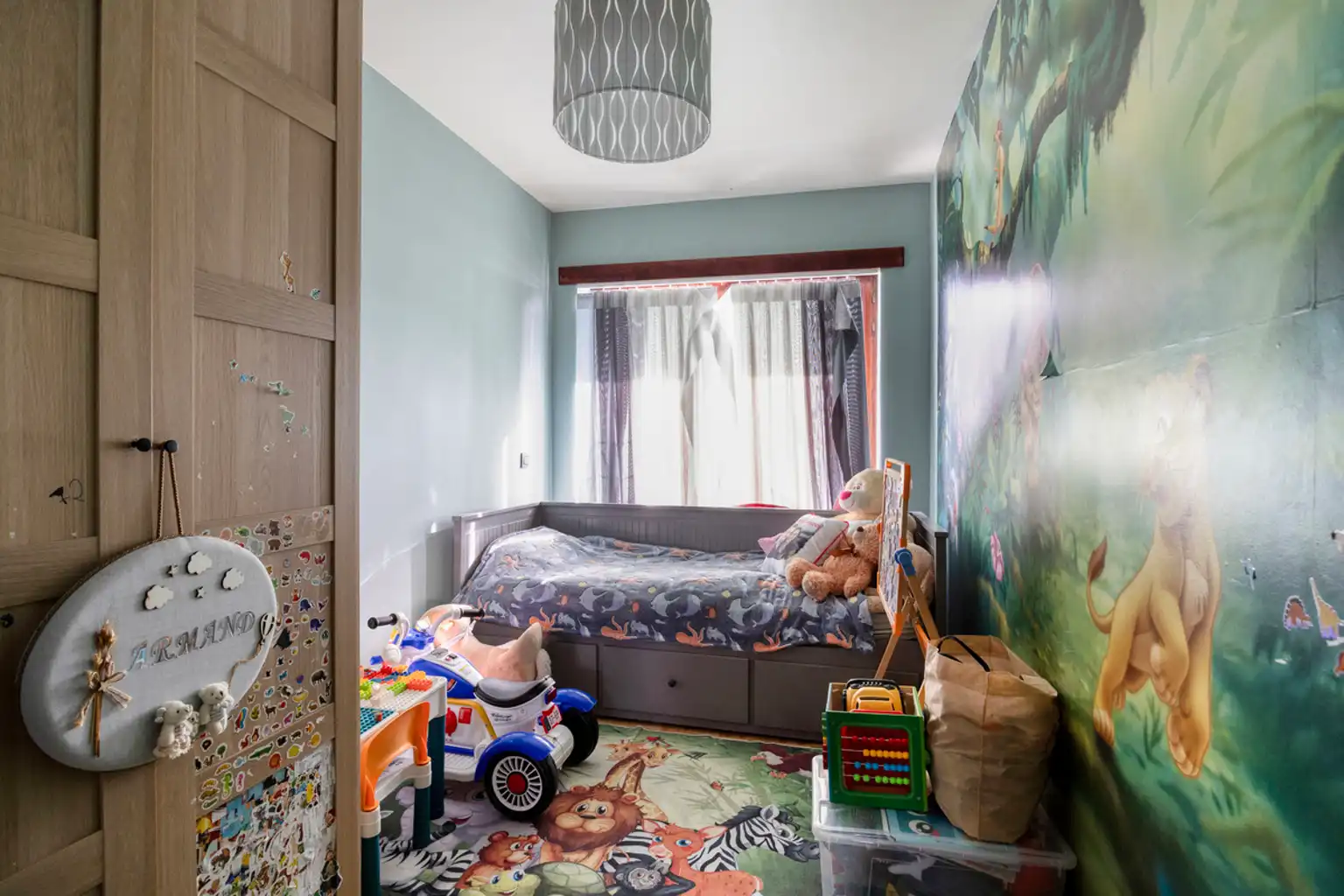 Gerenoveerd appartement met twee slaapkamers en parking foto 12