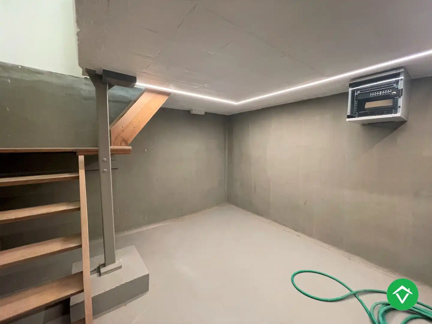 Ruime, gerenoveerde woning met twee slaapkamers te Roeselare foto 8