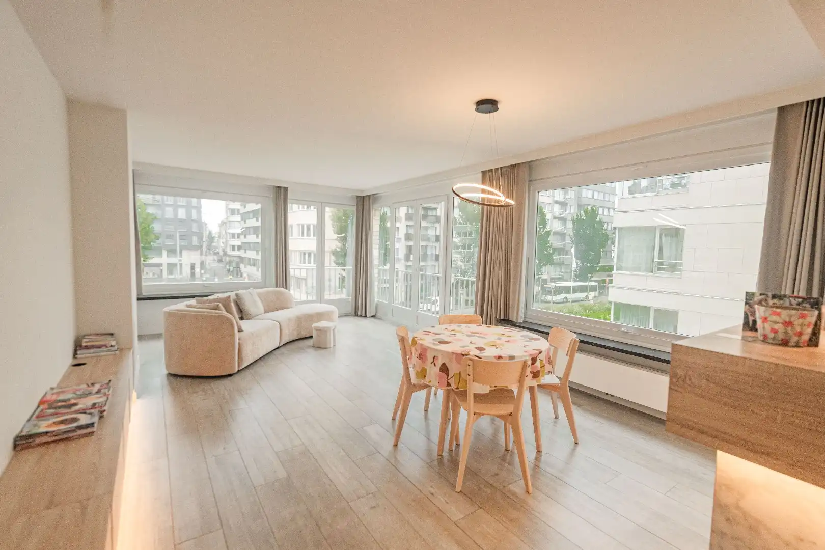 Vernieuwd luxueus appartement met 2 slaapkamers foto 2