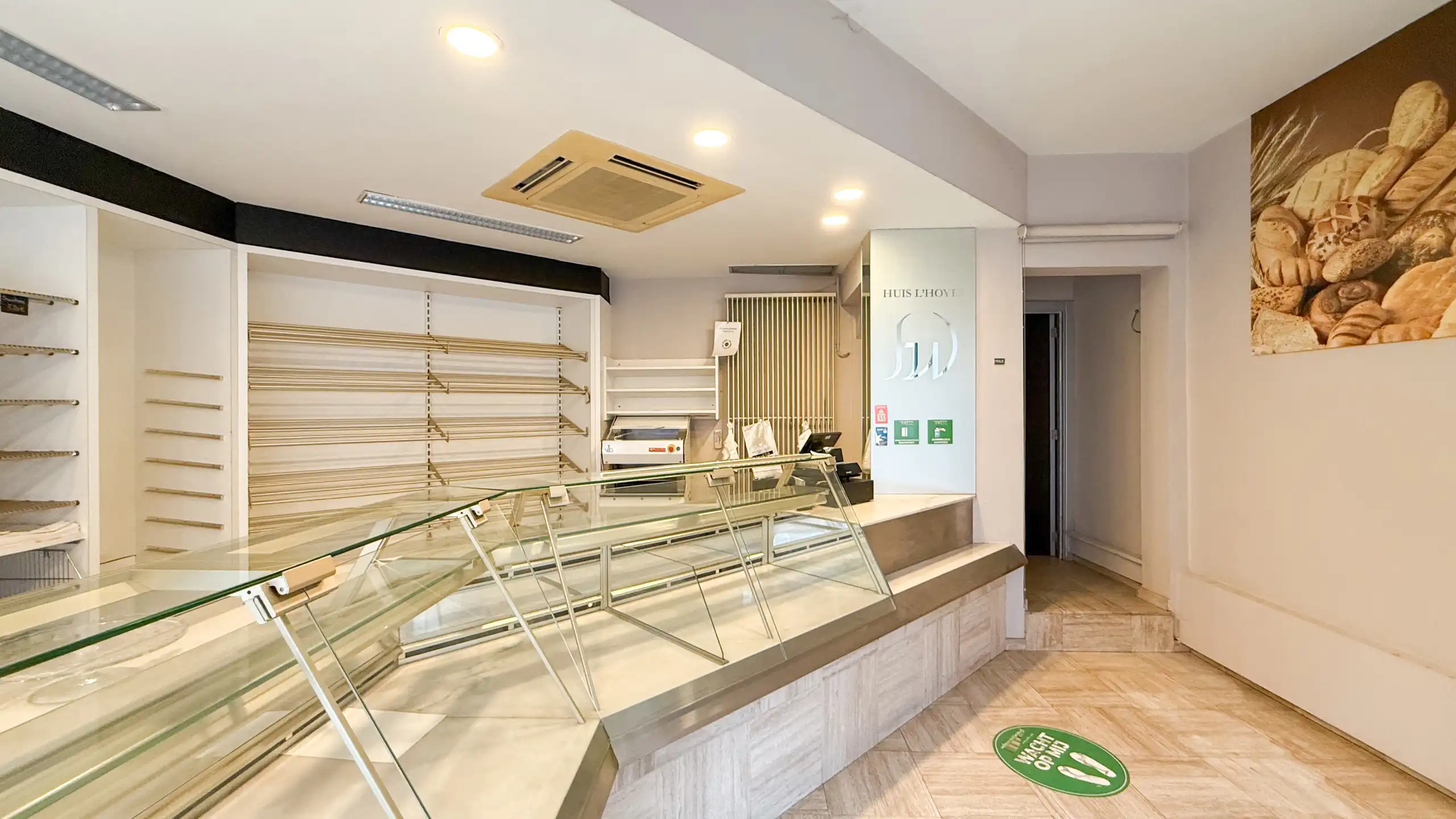 Handelspand met ingerichte bakkerij & appartement Wellen foto 4