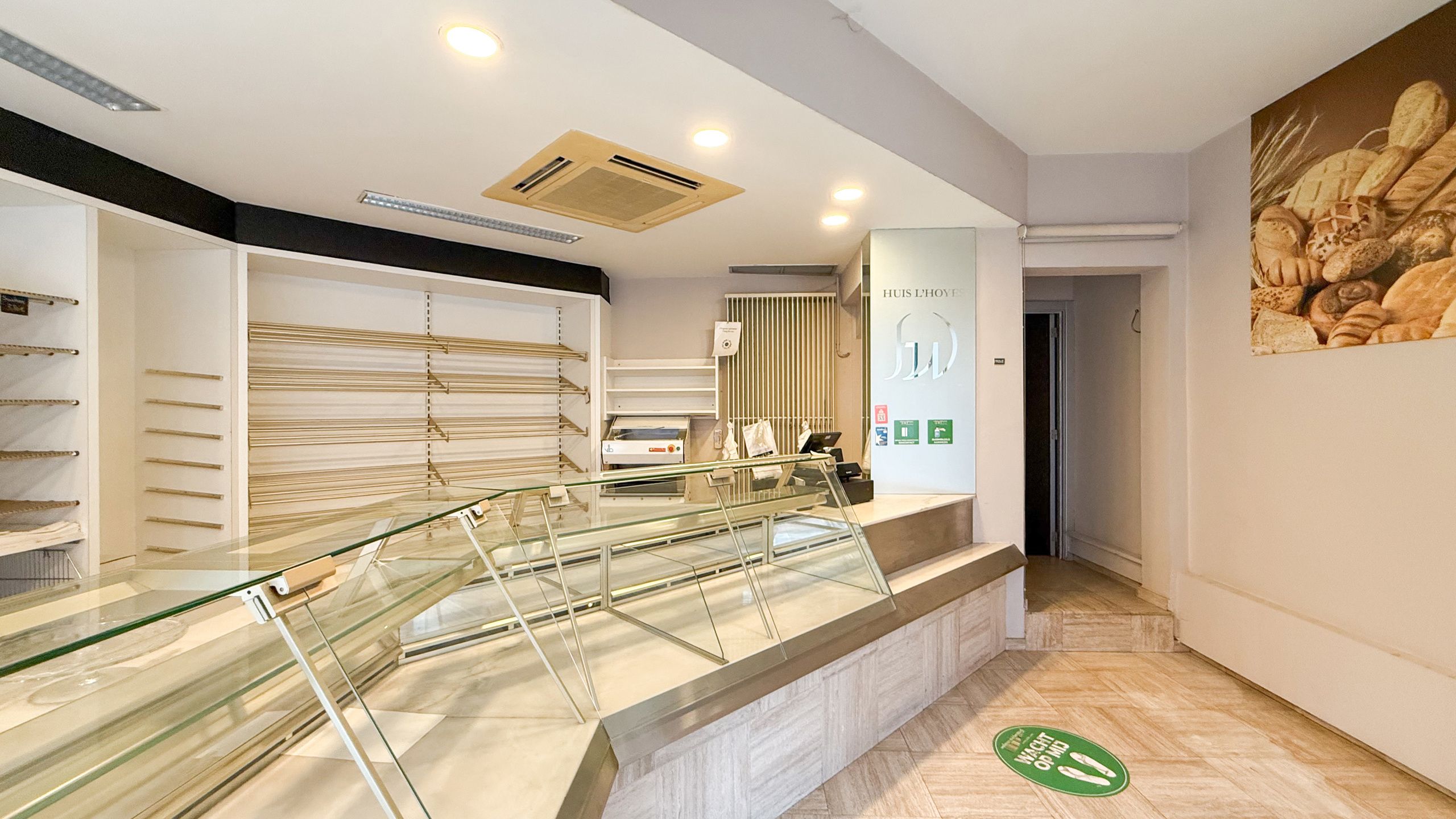 Handelspand met ingerichte bakkerij & appartement Wellen foto 4