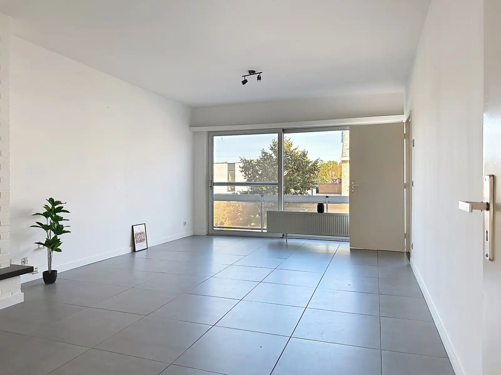 Instapklaar appartement met EPC-label A, rustig gelegen en op een steenworp van het centrum! foto 3