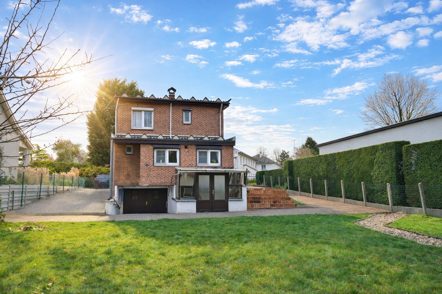 Te renoveren woning met uitzonderlijk potentieel op toplocatie in Neerharen foto 2