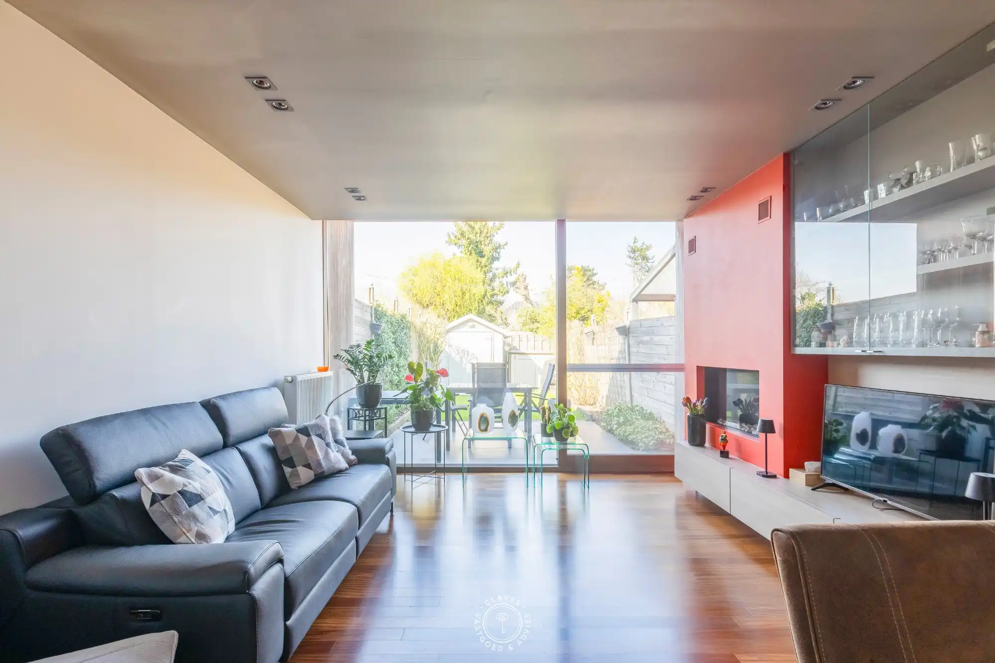 Moderne totaalrenovatie achter charmante en authentieke gevel foto {{pictureIndex}}