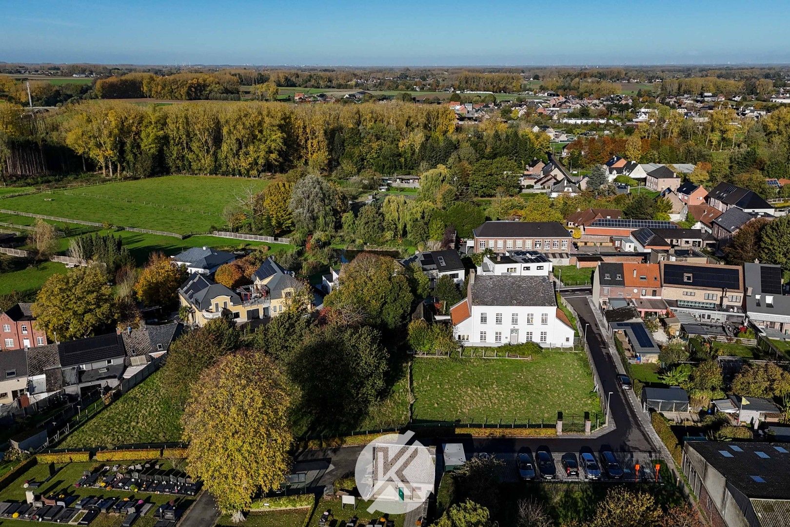 Tijdloze pastorie met historische allure op 4.057 m² foto 4