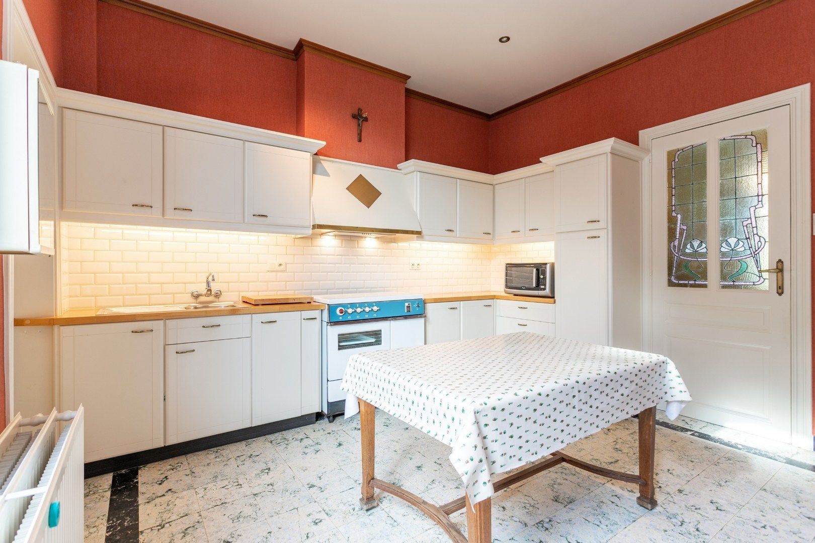 Karaktervolle, te renoveren herenhuis met enorm potentieel te Gooik foto 9