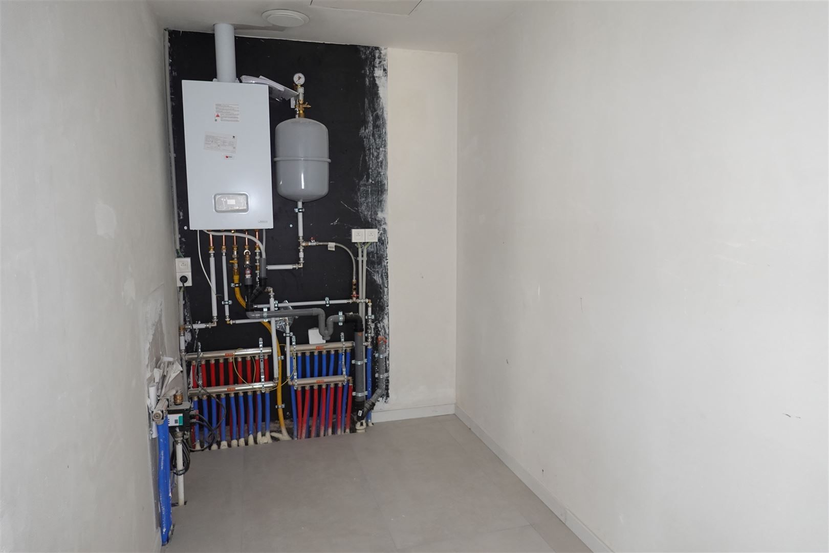 Volledig gerenoveerde, rustig gelegen woning met 4 slaapkamers. foto 11