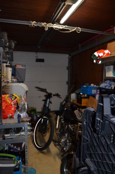 Te koop te Moorslede : Verder af te werken  gezinswoning met 3 slaapkamers, inpandige garage,  zonnige diepe  tuin mét uitweg en dubbele garage, zonnepanelen. foto 14