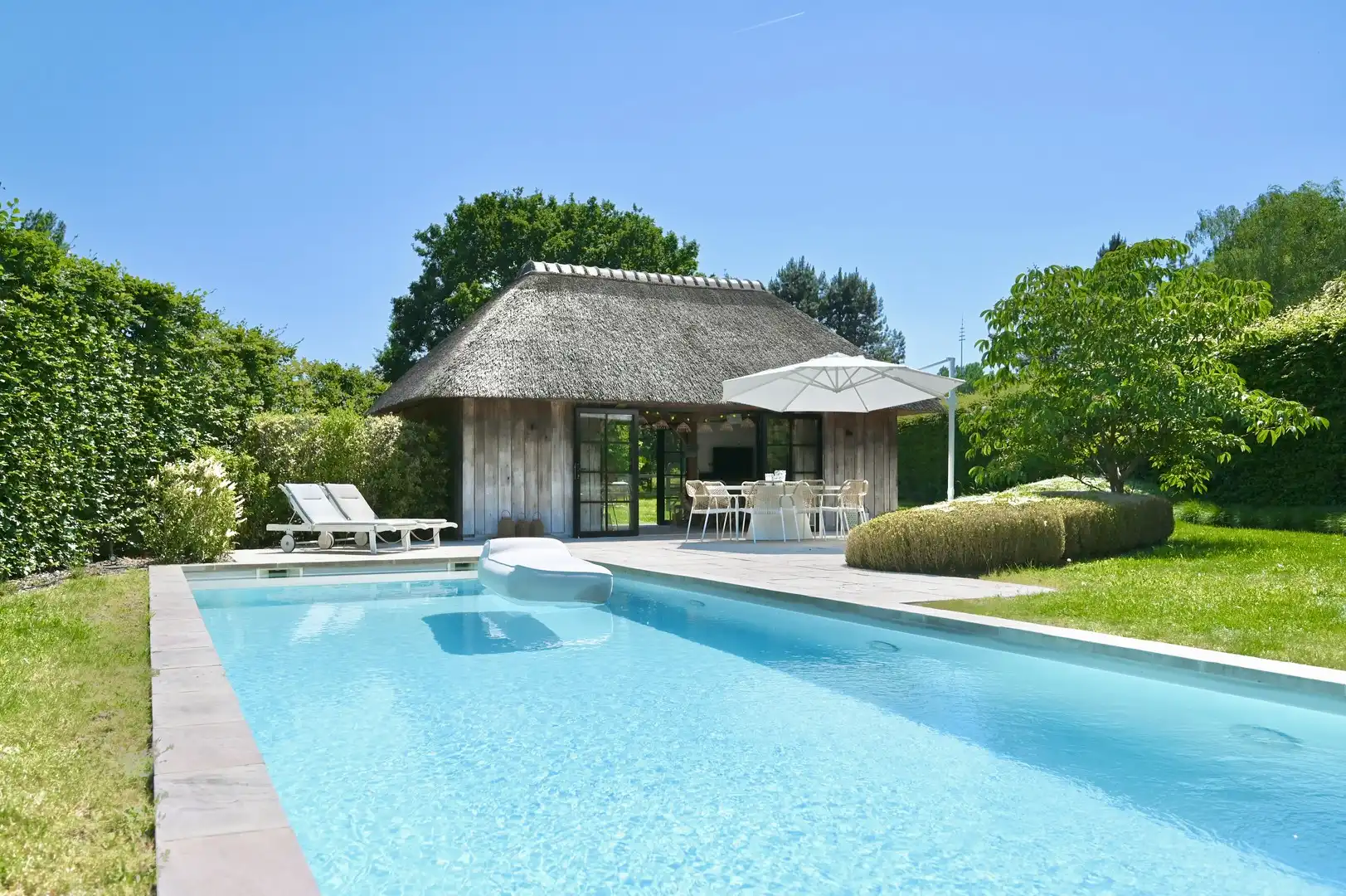 Exclusieve witte manoir met zwembad, poolhouse en weide in het pittoreske Hingene foto 2