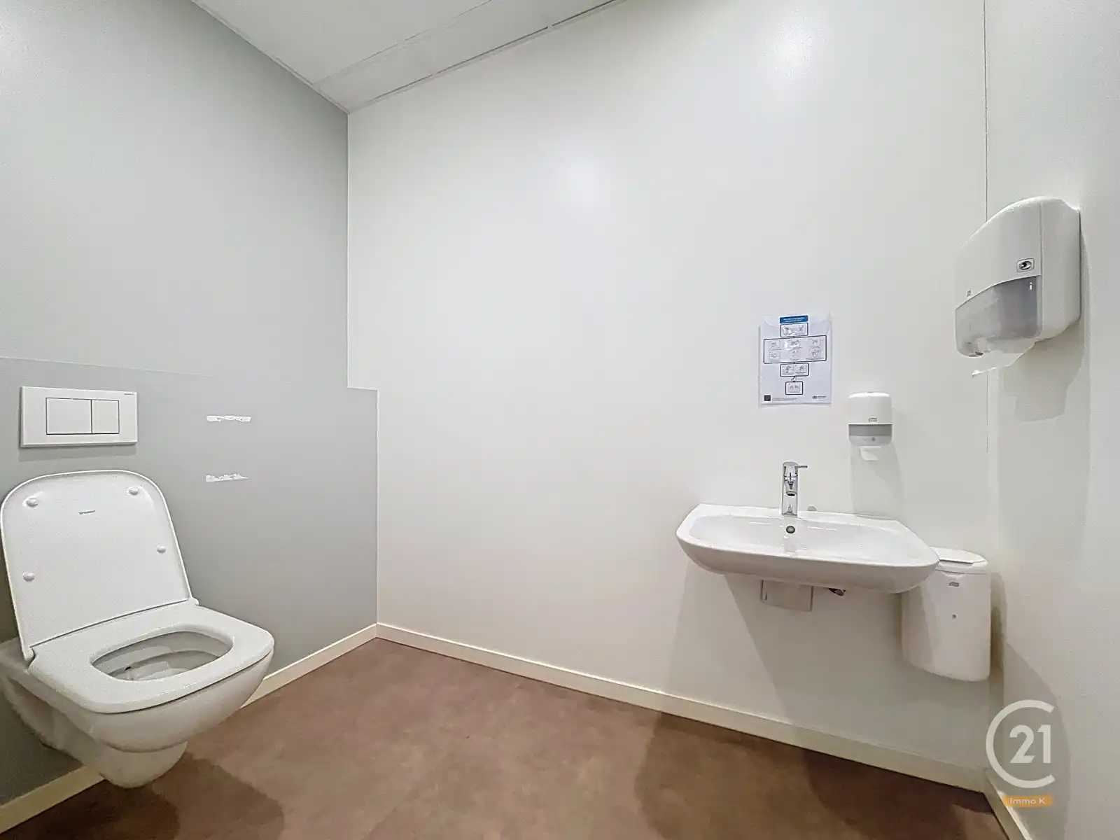 Commercieel gelegen handelsgelijkvloers met 3 privé-parkings foto 16