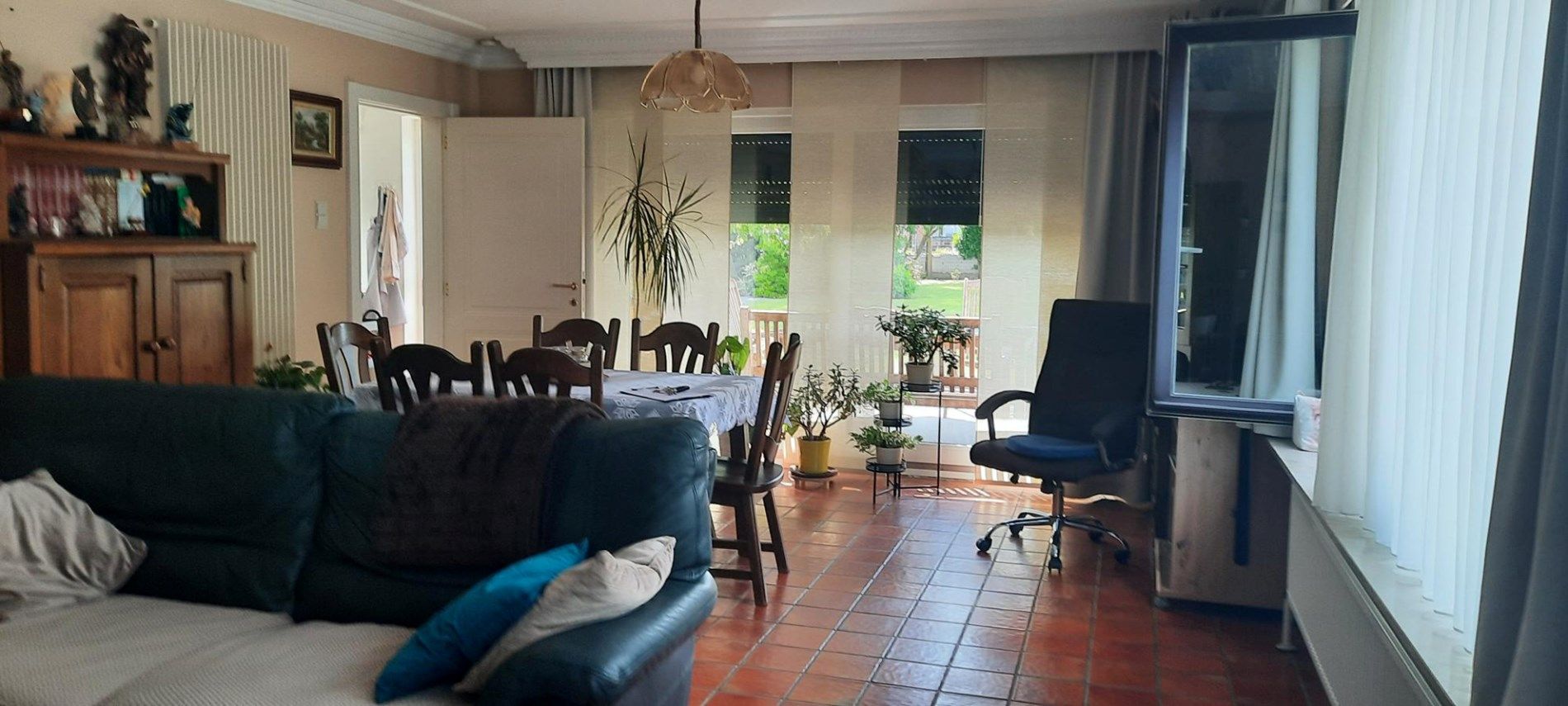 Halfopen woning met 3 slaapkamers, tuin en garage te Neeroeteren.  foto 4