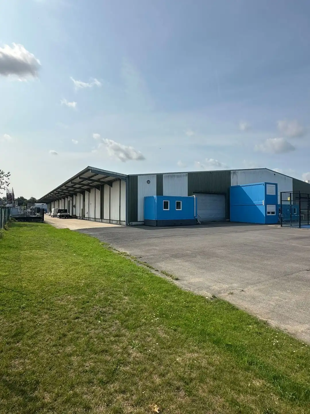 Te Huur: Magazijn & Showroom naast Drukbezocht Winkelpark foto 4