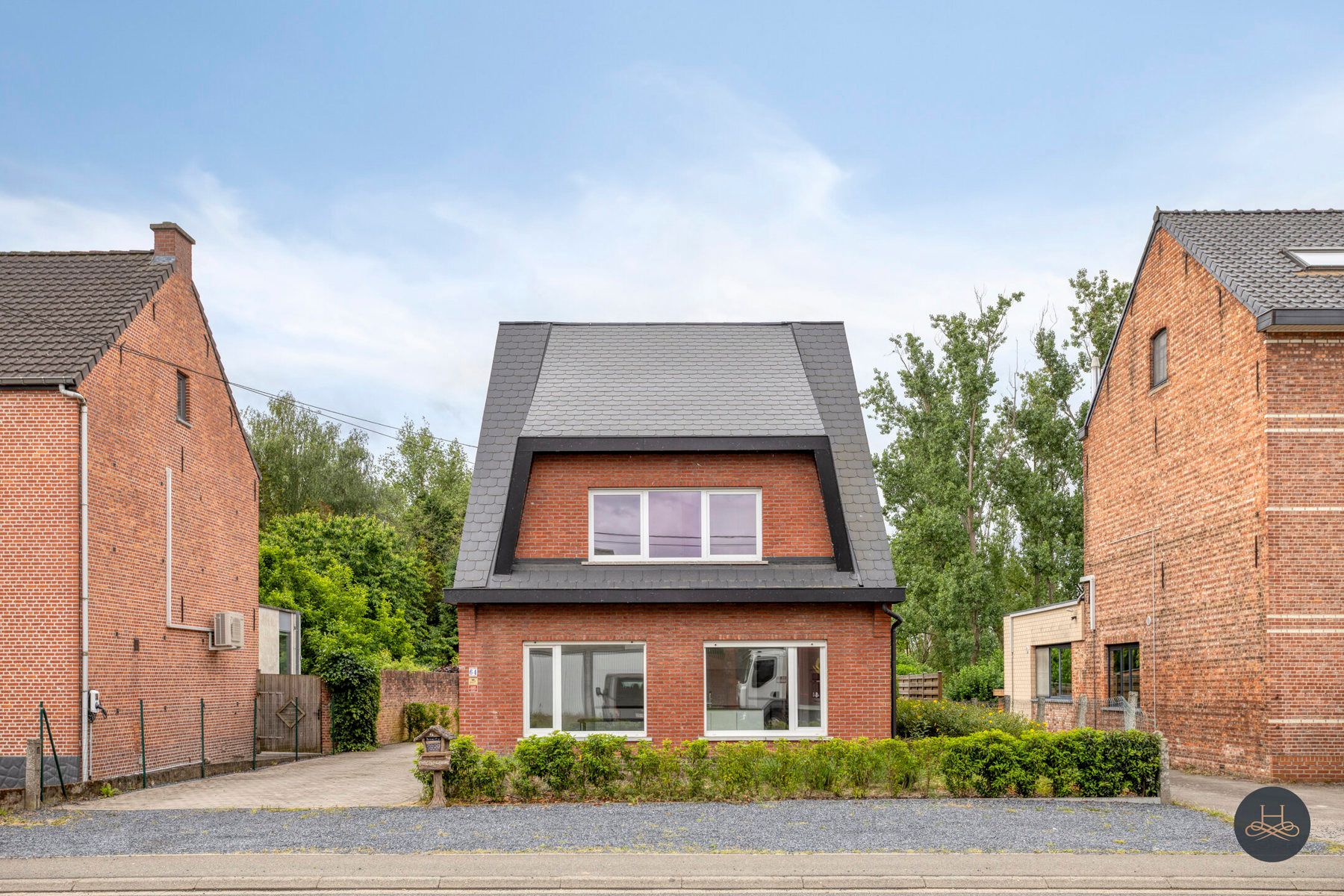 Gerenoveerde en centraal gelegen woning foto {{pictureIndex}}