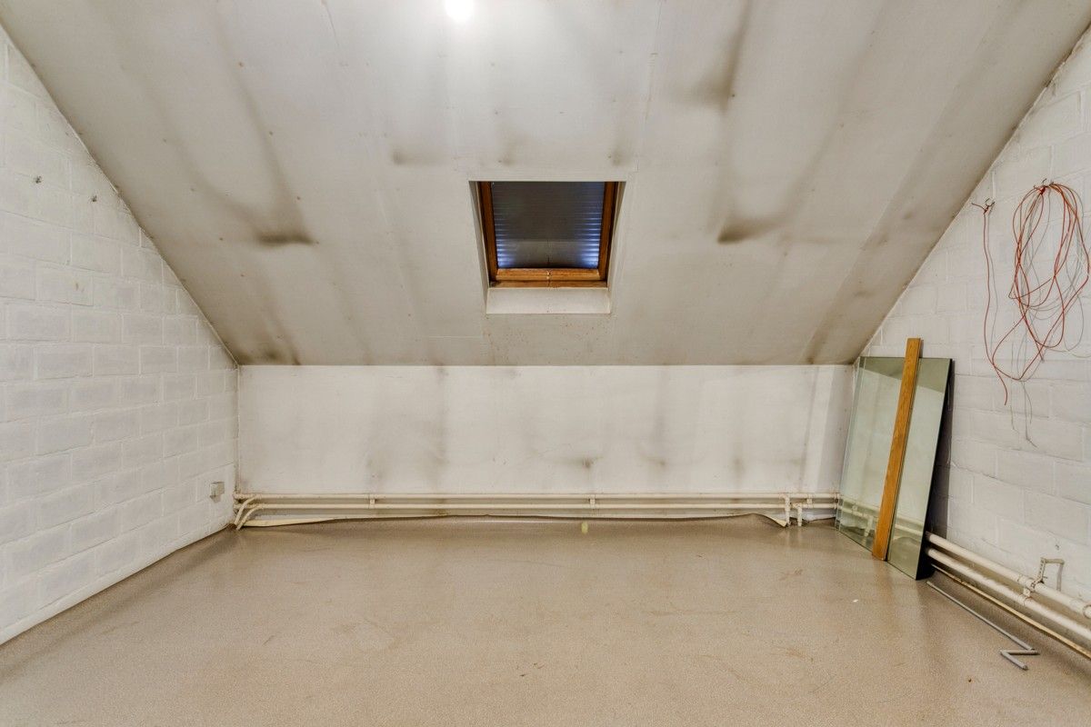 Ruime woning met praktijkruimte te Lendelede foto 14