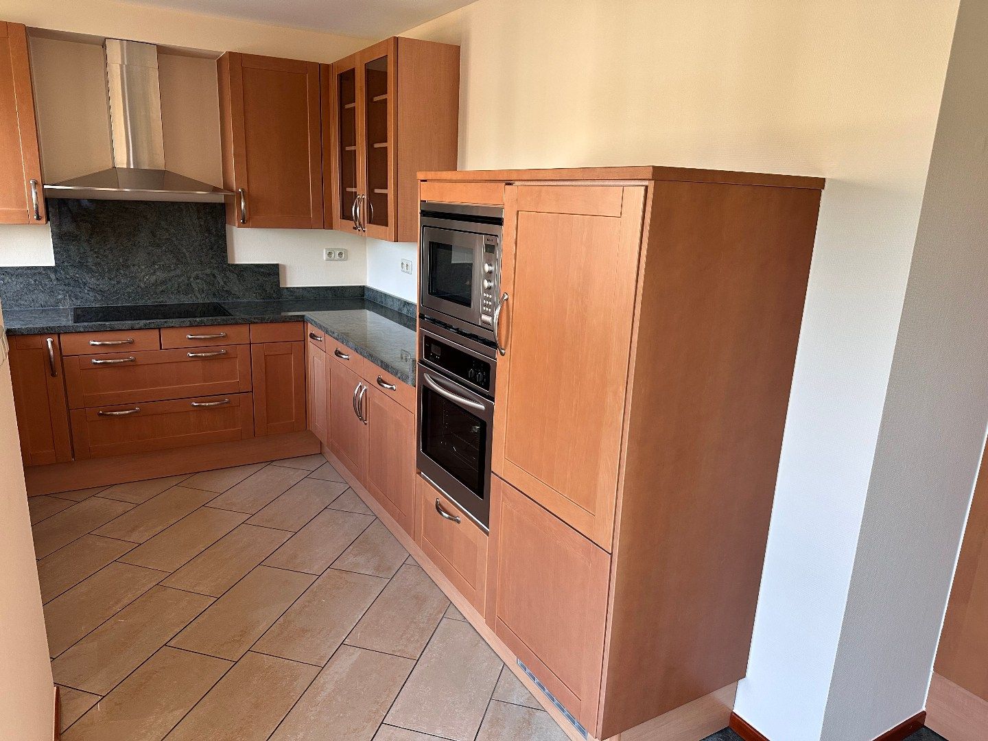 APPARTEMENT VAN 165m² MET 2 SLAAPKAMERS, 2 TERRASSEN en GESLOTEN GARAGE IN LANAKEN CENTRUM !  foto 14