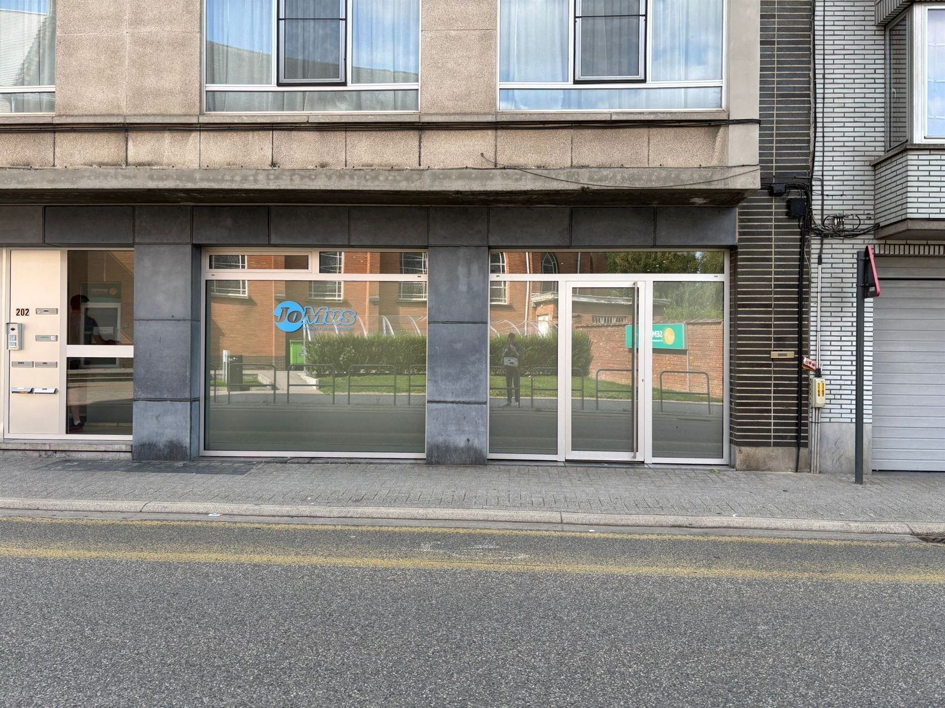 Handelsgelijkvloers in centrum Strombeek foto 9