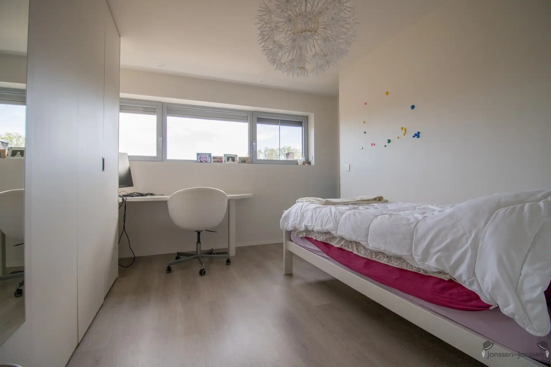 Ruime villa met 5 slaapkamers, 2 badkamers, buitenzwembad en poolhouse op 1.020 m² foto 17
