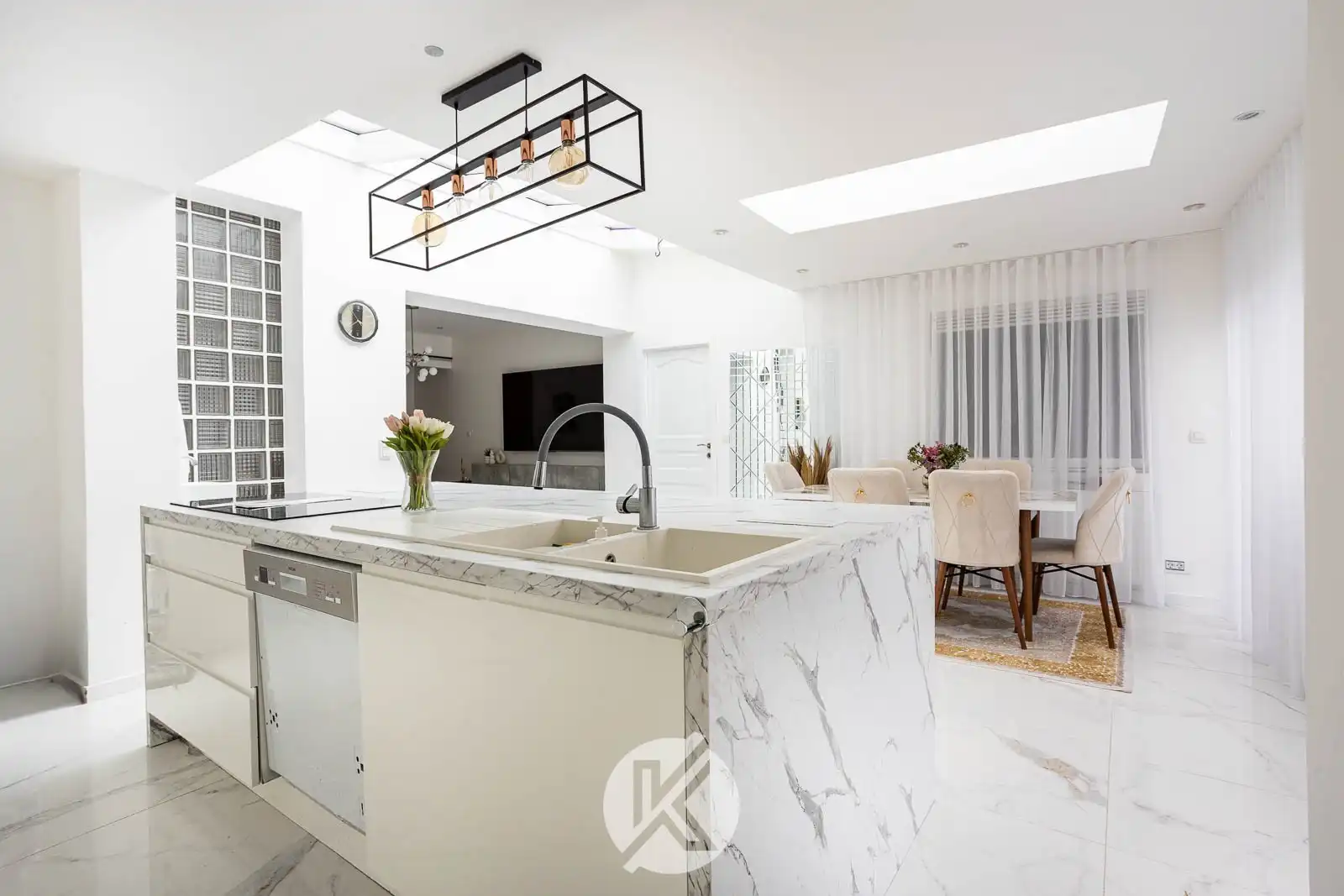 Veelzijdige woning op het dorpsplein foto 12