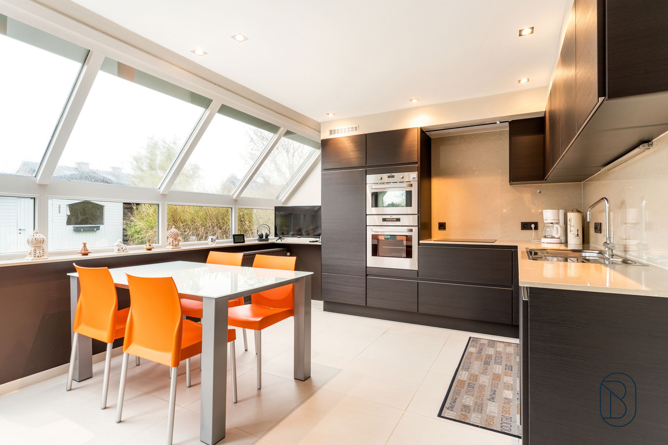 Leuke villa met mooie tuin, garage en zonnepanelen! foto 11