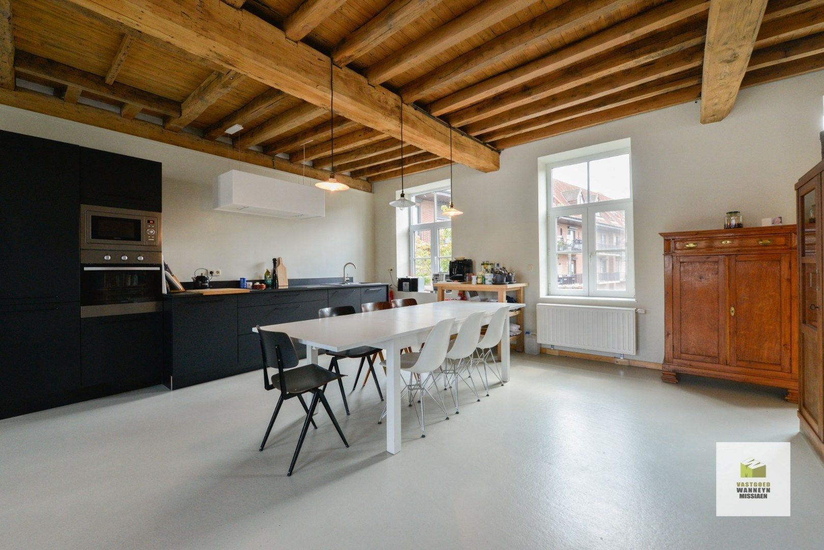 Gerenoveerd handelspand met ruime woning en gezellige stadstuin te centrum Roeselare foto 5