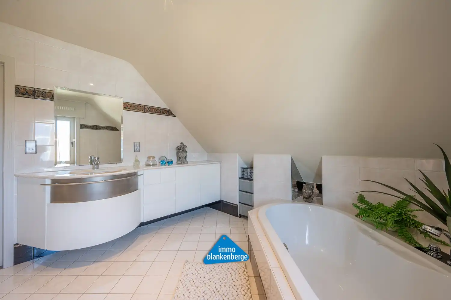 Instapklare Gezinsvilla met Tuin op Rustige en Centrale Ligging foto 32