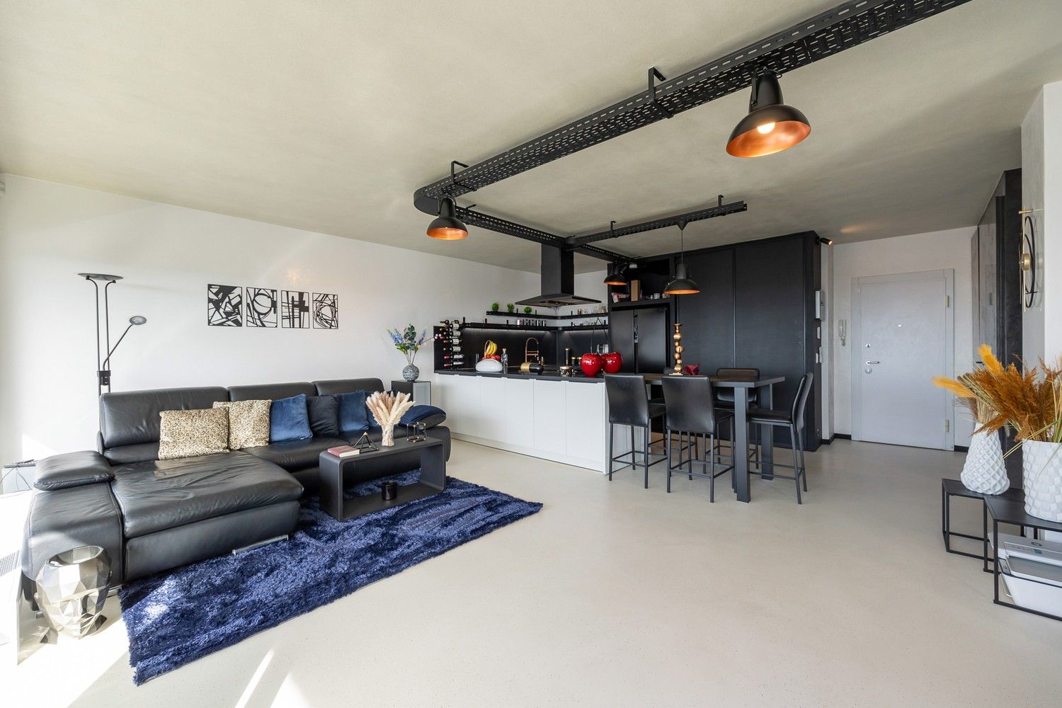 Luxueus appartement met loft gevoel in Merksem foto 1