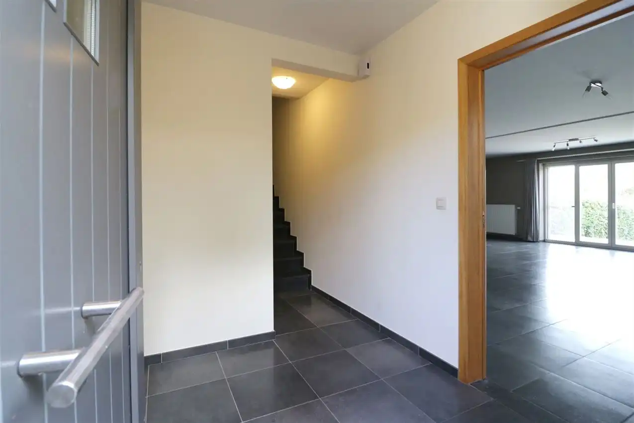 Recente woning met vier slpk, tuin, garage op rustige locatie foto 41