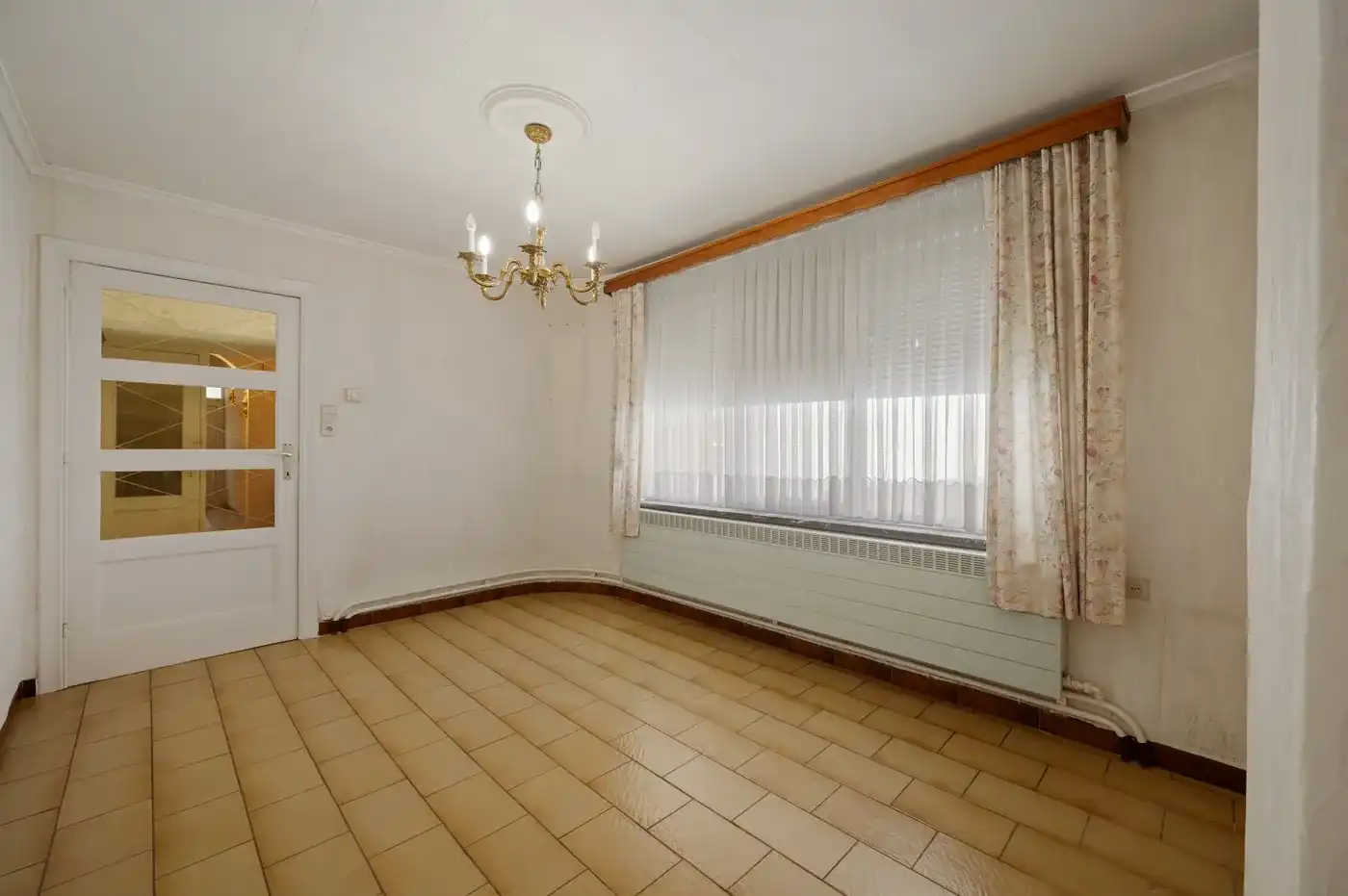 Te renoveren woning met 3 slaapkamers, garage en nabij voorzieningen foto 9